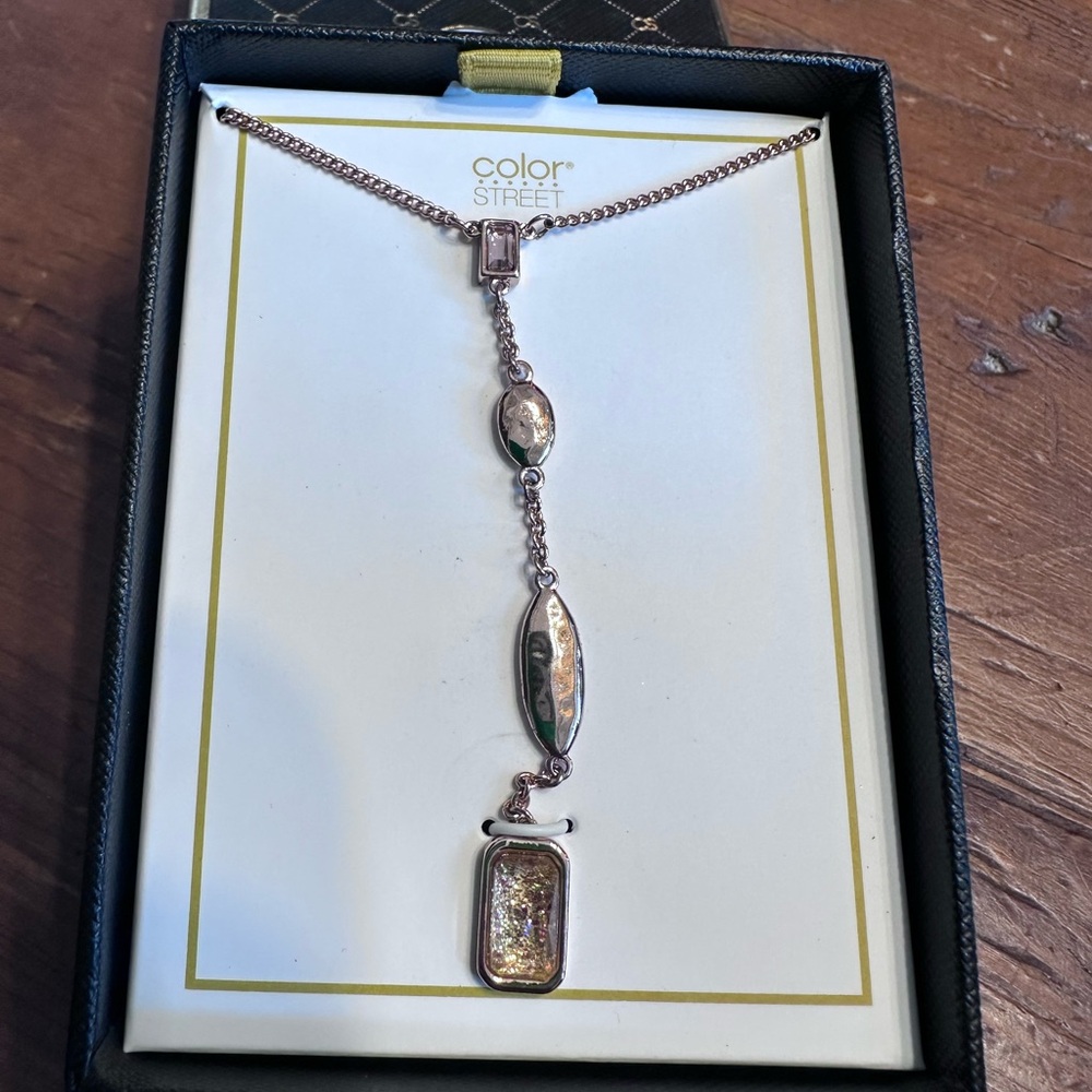 Color Street Shimmering Rose Gold Necklace